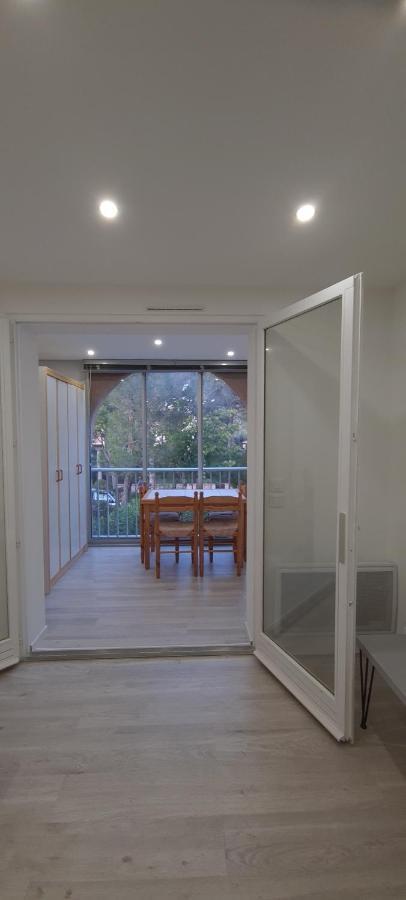 Le Calypso Apartment แซงเตกูลฟ์ ภายนอก รูปภาพ