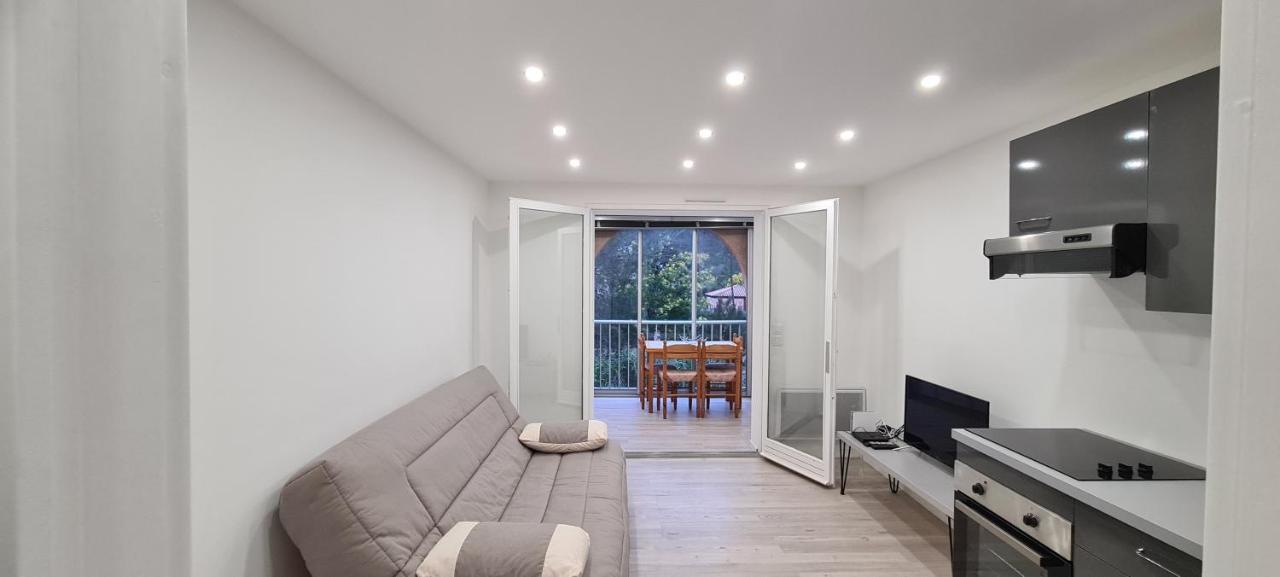 Le Calypso Apartment แซงเตกูลฟ์ ภายนอก รูปภาพ